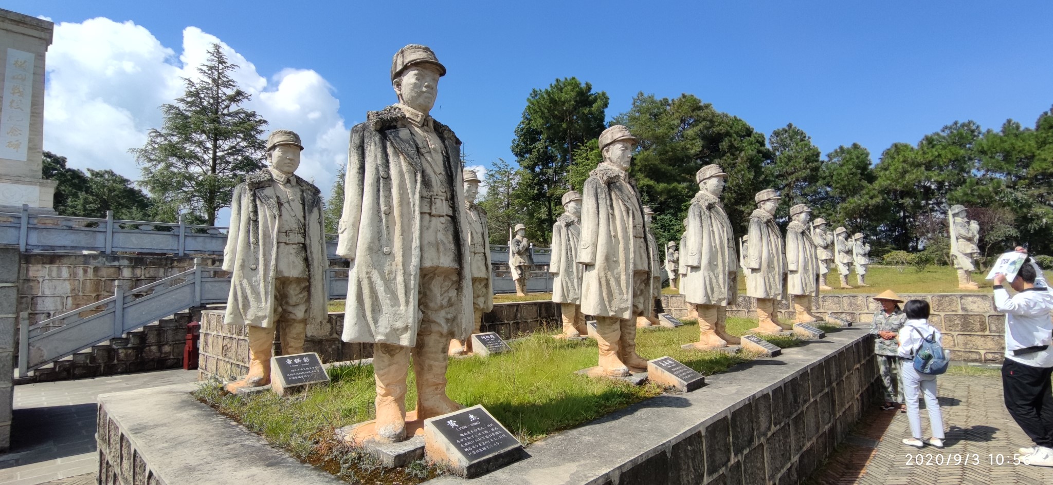 云南保山龙陵的松山战役遗址,有规模宏大,震撼人心的中国远征军雕塑群