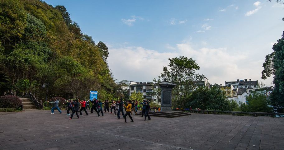 屯溪有座戴震公园,桐城能有什么?