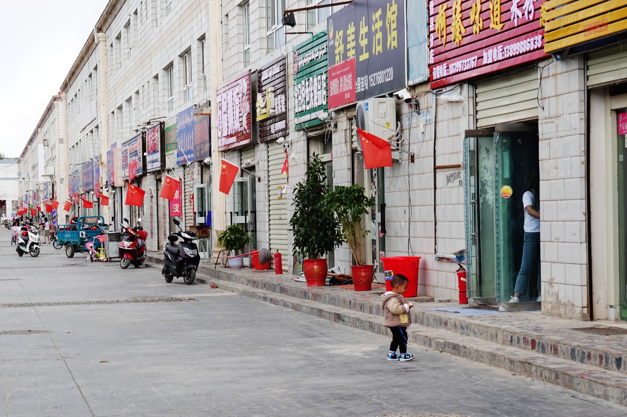 伊尔克什坦口岸口岸前哨 五彩山 乌恰县城街拍