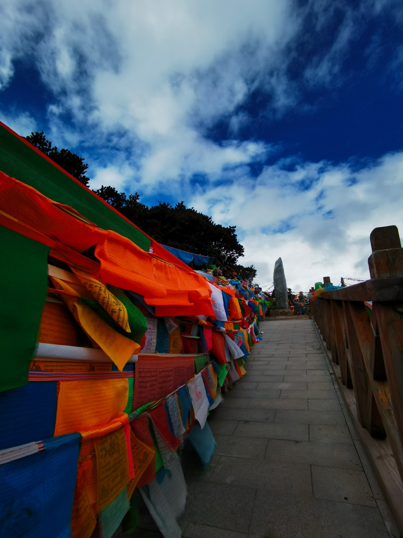 芒康县旅游景点图片