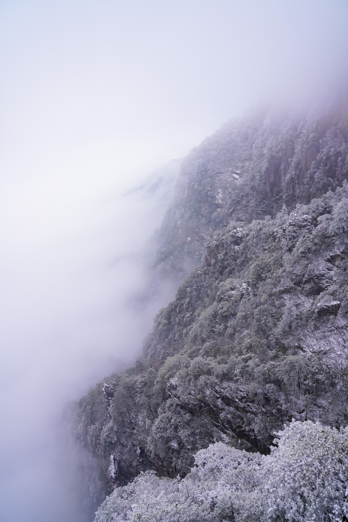 明月山雪景图片