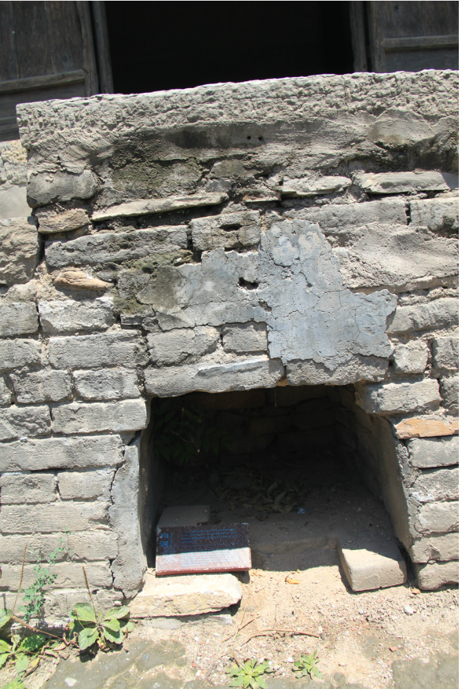 原始图片  财主家的狗洞    真的有人会上房吗?