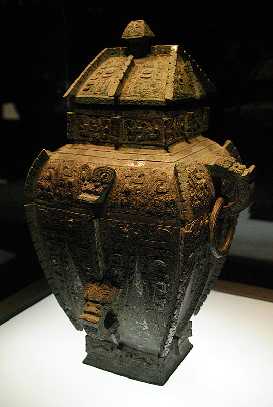 母鼓铜方罍   商    酒水器    1963年出土于洛阳北窑西周墓