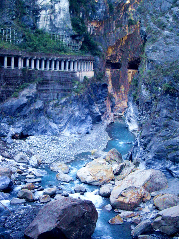 山神的眼睛 来时的路 谷底微澜 山韵 当你走过以后 油画——峡谷下山时遇