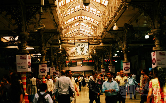坐落在印度西海岸的孟买(mumbai/旧称bombay)正好处于印度地理的南北