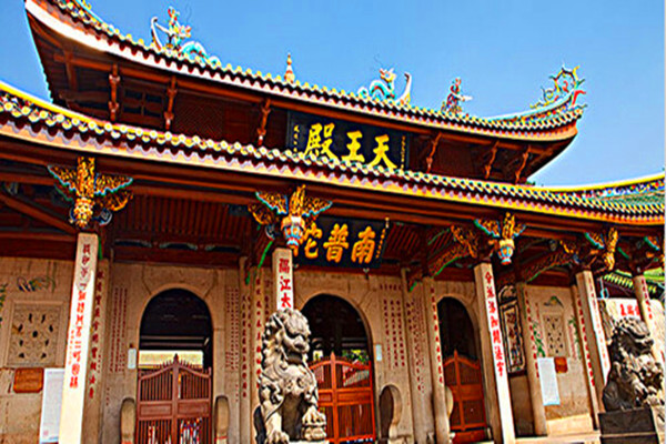 香火极为旺盛的闽南千年名寺——【南普陀寺】(中国最早的佛教高等