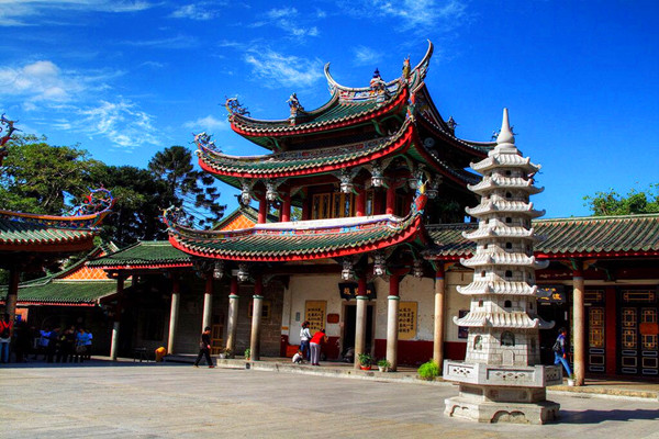 香火极为旺盛的闽南千年名寺——【南普陀寺】(中国最早的佛教高等